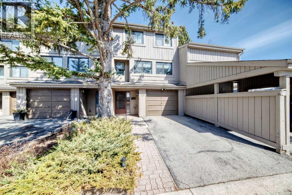 Row / Townhouse for Sale in 23, 10457 19 Street SW|Calgary, Alberta T2W3E6 3