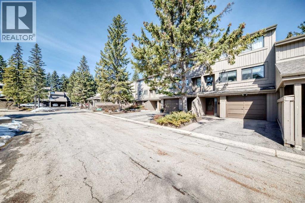 Row / Townhouse for Sale in 23, 10457 19 Street SW|Calgary, Alberta T2W3E6 4