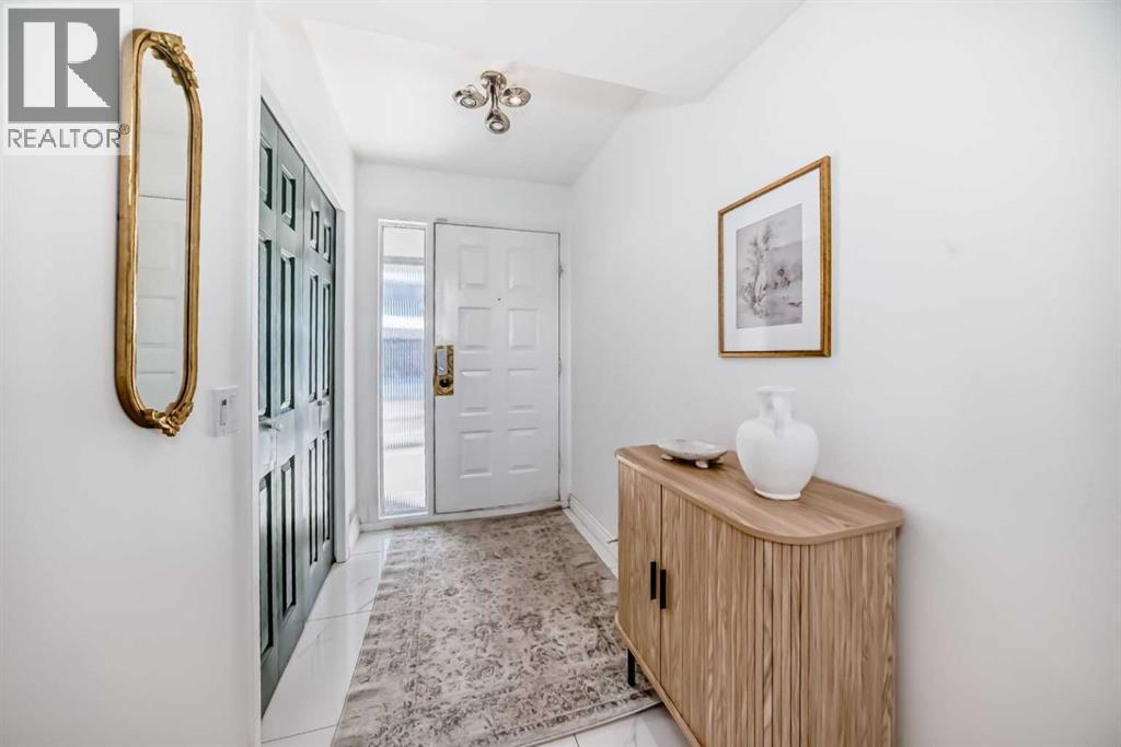 Row / Townhouse for Sale in 23, 10457 19 Street SW|Calgary, Alberta T2W3E6 5