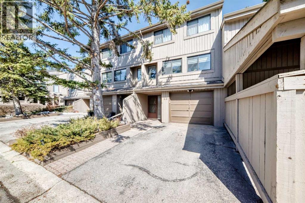 Row / Townhouse for Sale in 23, 10457 19 Street SW|Calgary, Alberta T2W3E6 2