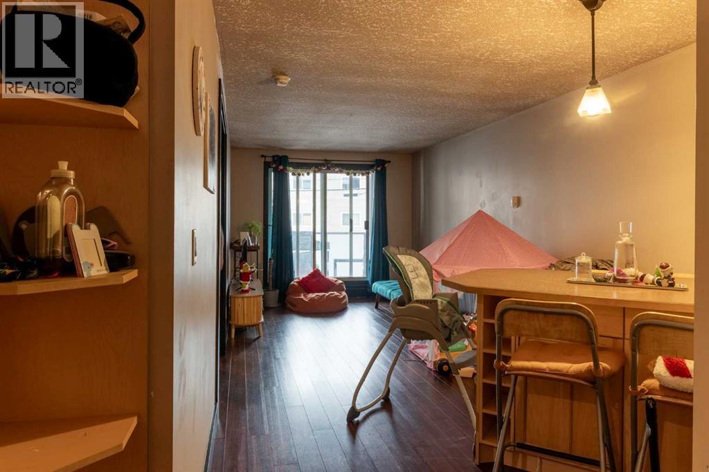 Apartment for Sale in 204, 717 4A Street NE|Calgary, Alberta T2E3W1 4