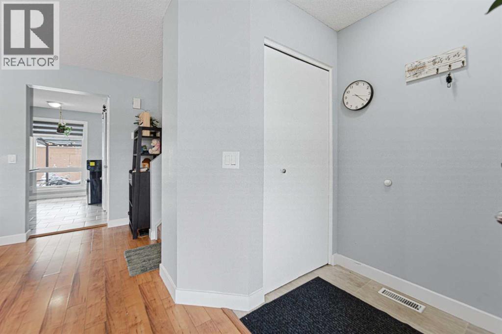 House for Sale in 78 Martinview Crescent NE|Calgary, Alberta T3J2S5 5