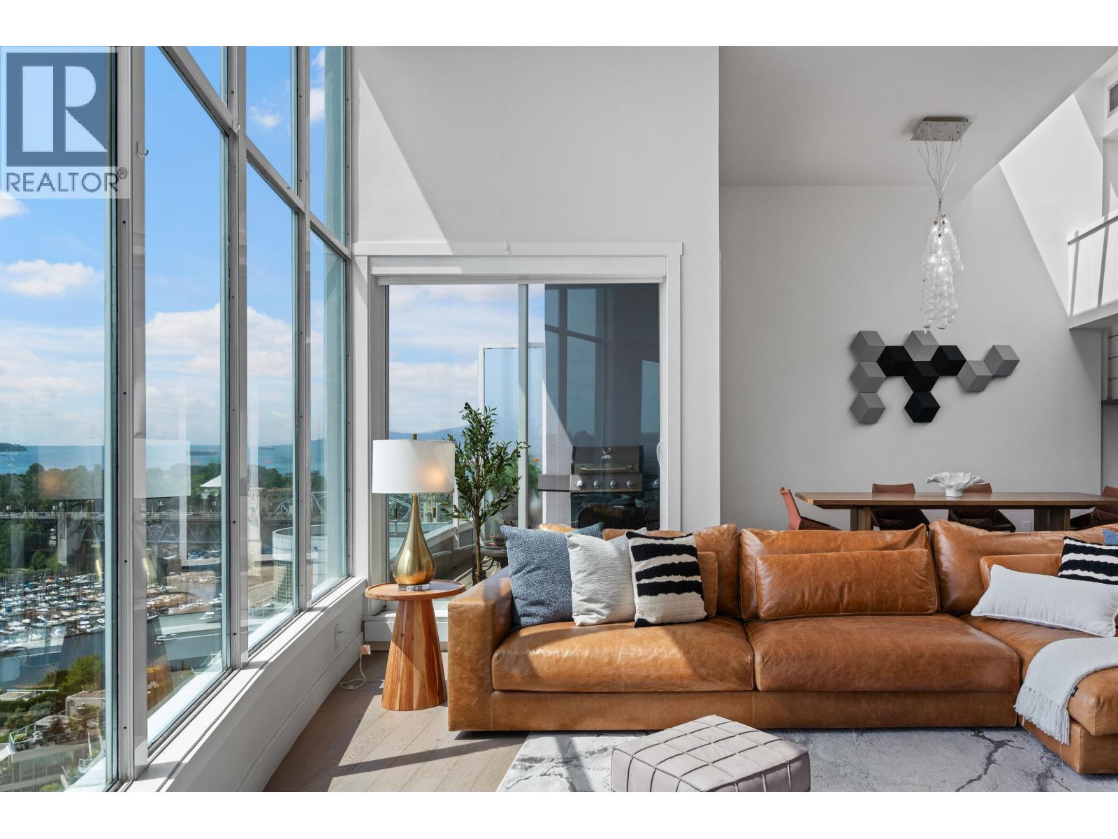 2403 1500 HOWE STREET|Vancouver, British Columbia V6Z2N1