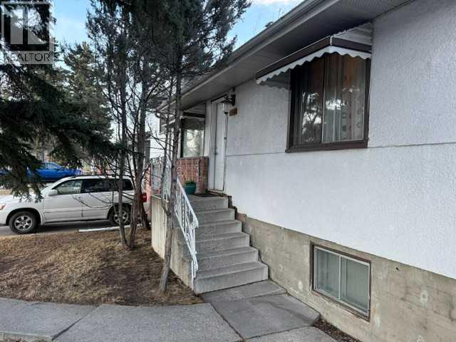 House for Sale in 2412 35 Street SE|Calgary, Alberta T2B0X3 3