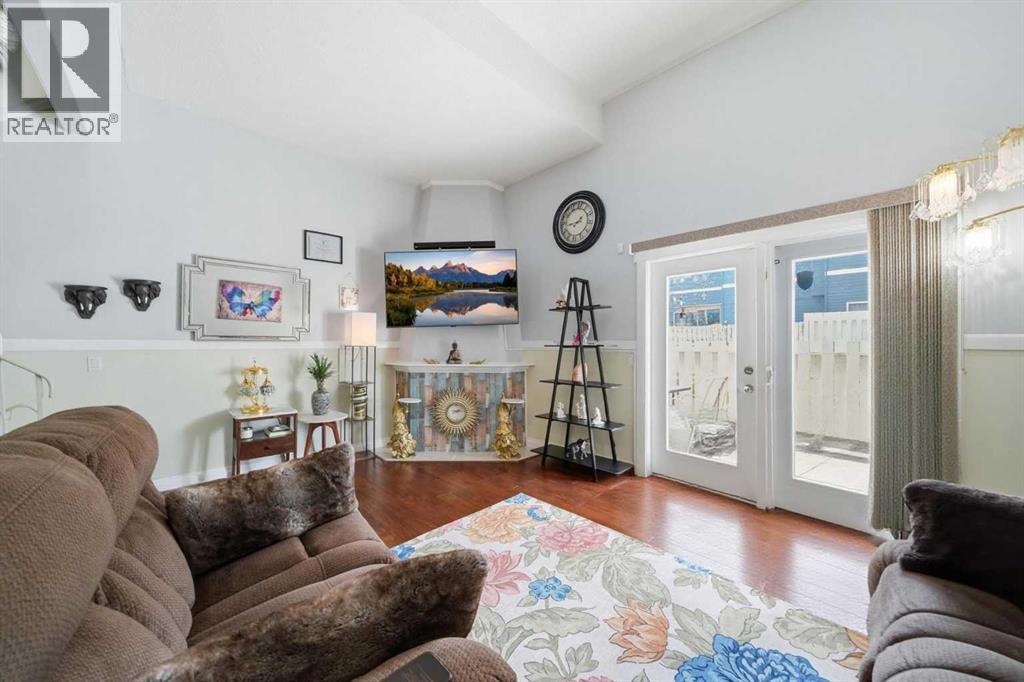 Row / Townhouse for Sale in 904, 919 38 Street NE|Calgary, Alberta T2A6E1 3