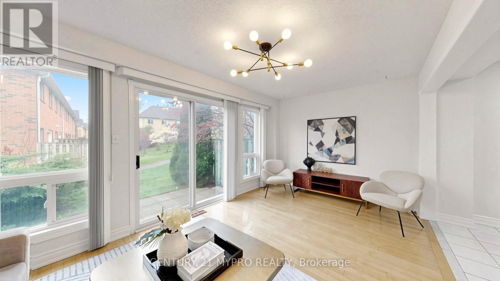 Row / Townhouse for Sale in 77 - 455 APACHE COURT|Mississauga (Hurontario), Ontario L4Z3W8 5