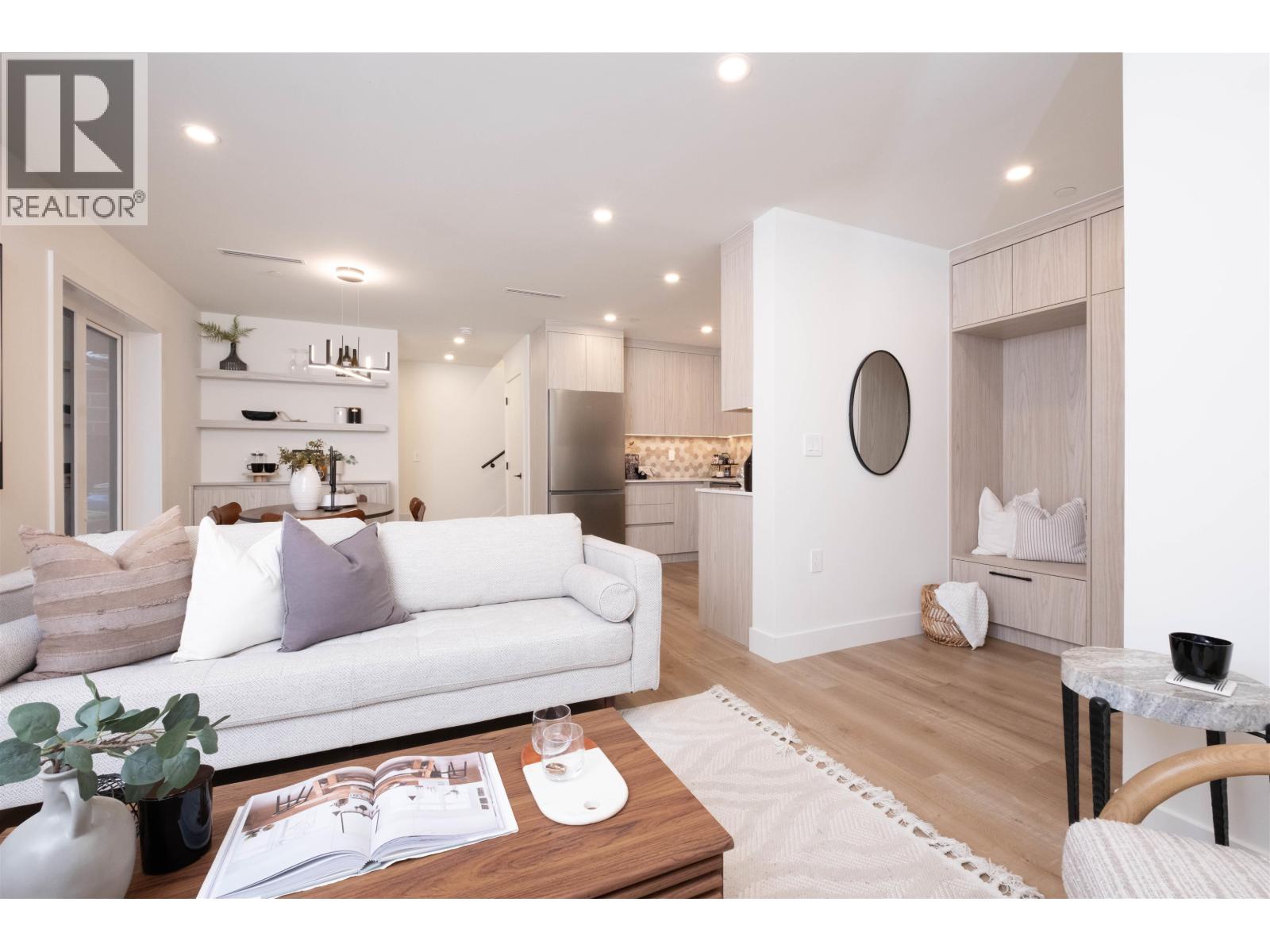 2665 E PENDER STREET|Vancouver, British Columbia V5K2B6