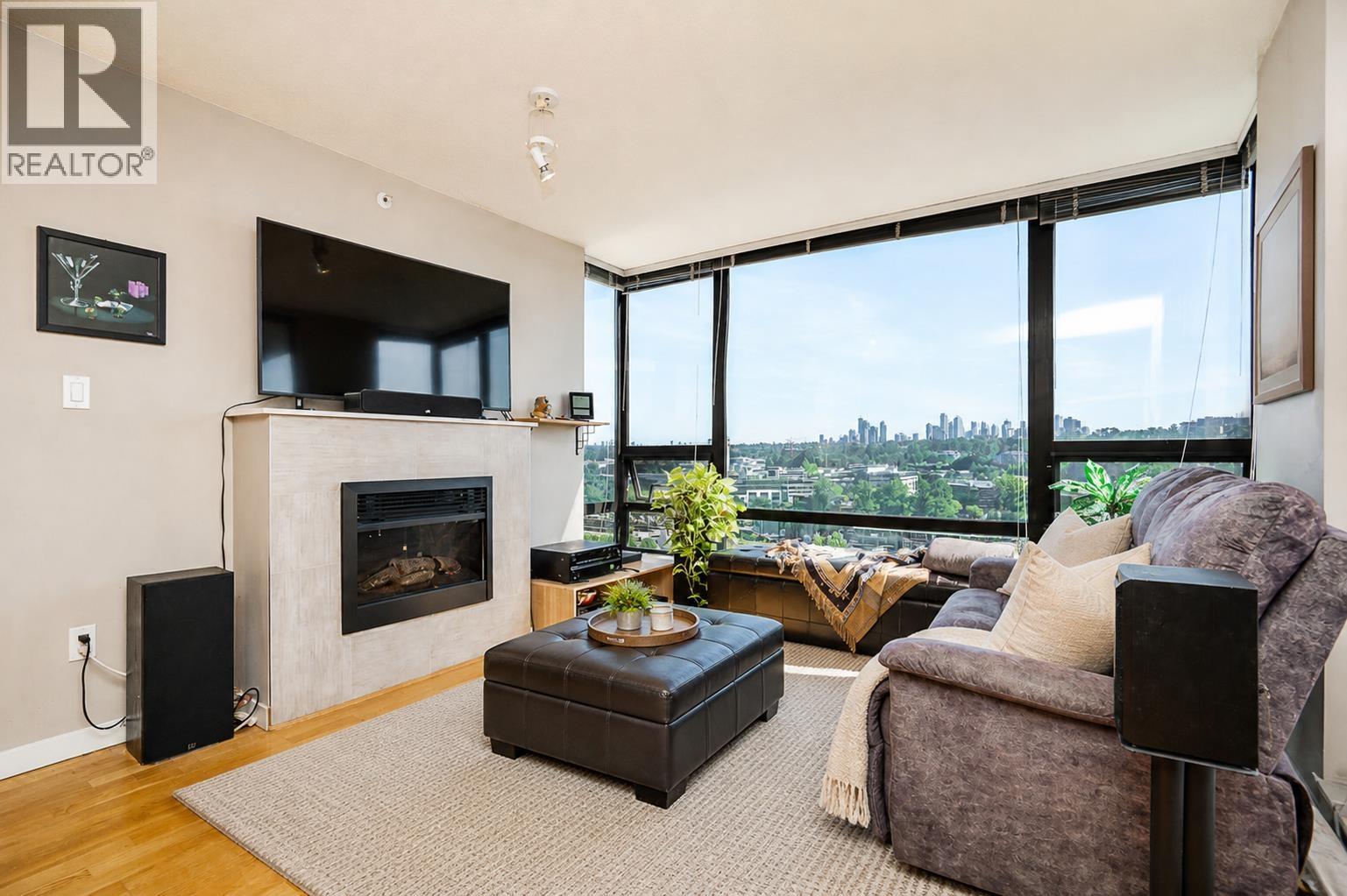 1504 4178 DAWSON STREET|Burnaby, British Columbia V5C0A1