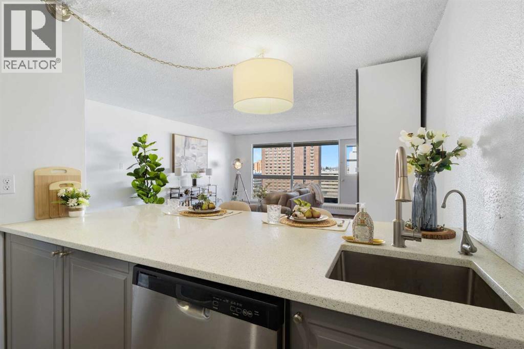 Apartment for Sale in 1406, 221 6 Avenue SE|Calgary, Alberta T2G4Z9 3