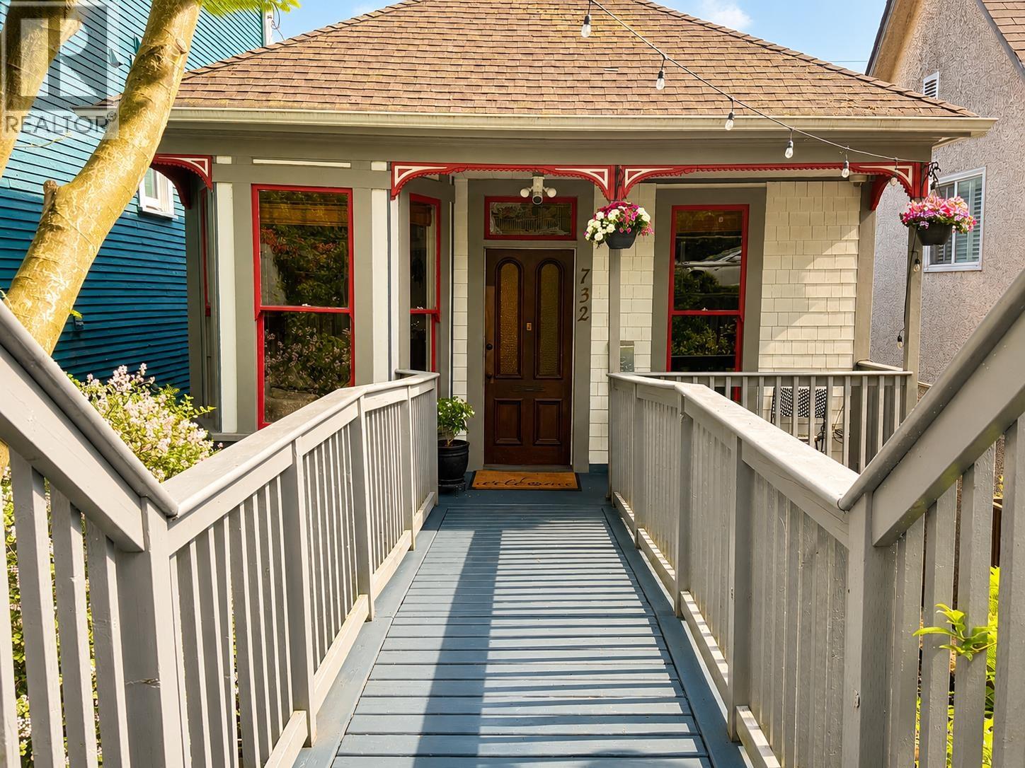 732 E PENDER STREET|Vancouver, British Columbia V6A1V7