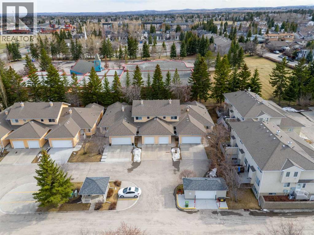 Row / Townhouse for Sale in 55 Cedarview Mews SW|Calgary, Alberta T2W6H8 4