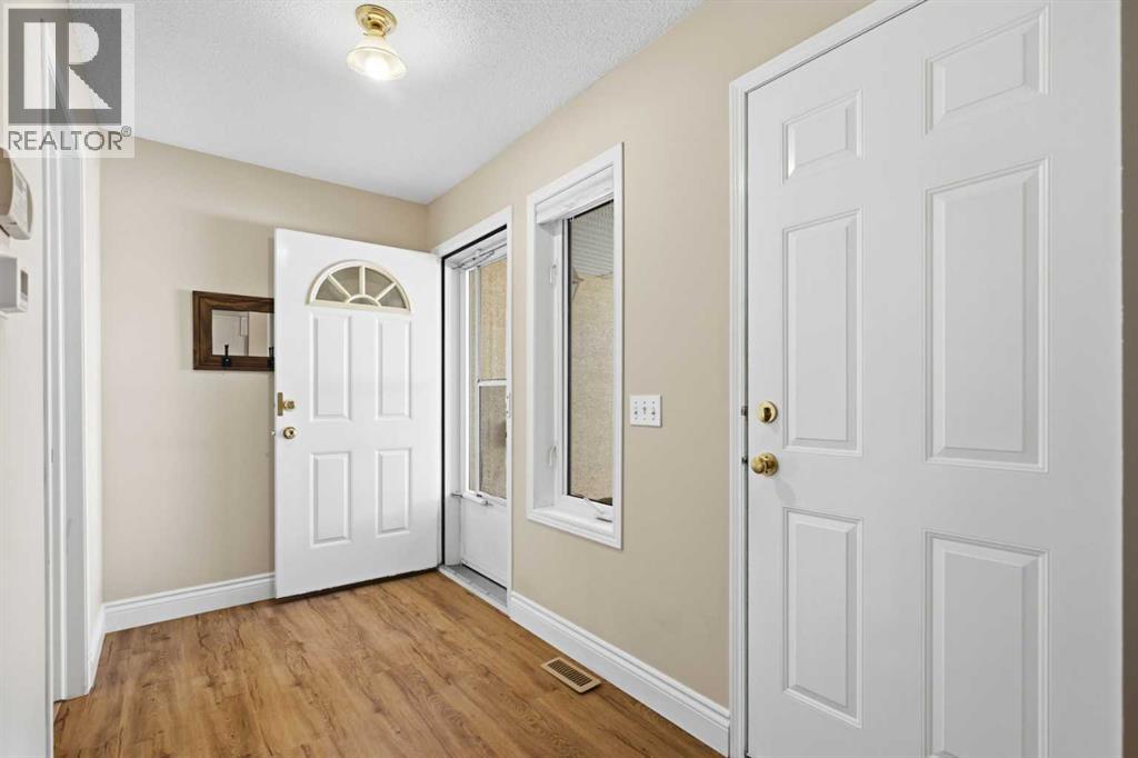 Row / Townhouse for Sale in 55 Cedarview Mews SW|Calgary, Alberta T2W6H8 5