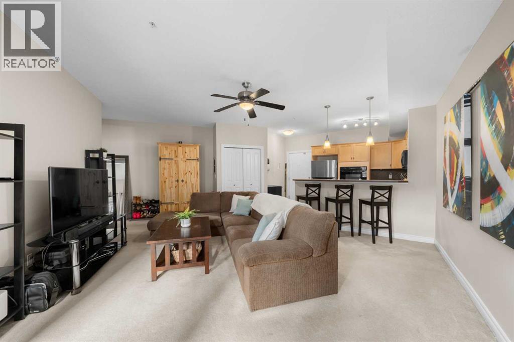 Apartment for Sale in 117, 60 Royal Oak Plaza NW|Calgary, Alberta T3G0A7 3