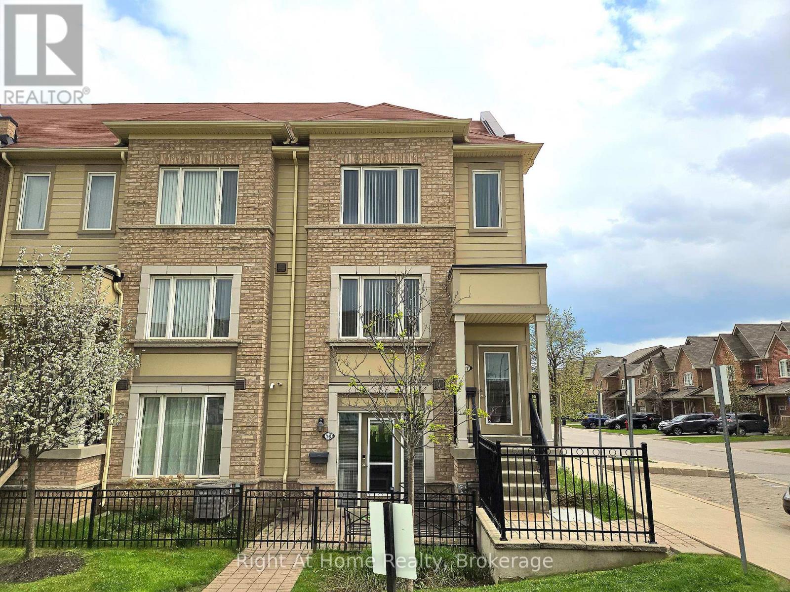 Row / Townhouse for Sale in 17 - 3115 BOXFORD CRESCENT|Mississauga (Churchill Meadows), Ontario L5M8N8
