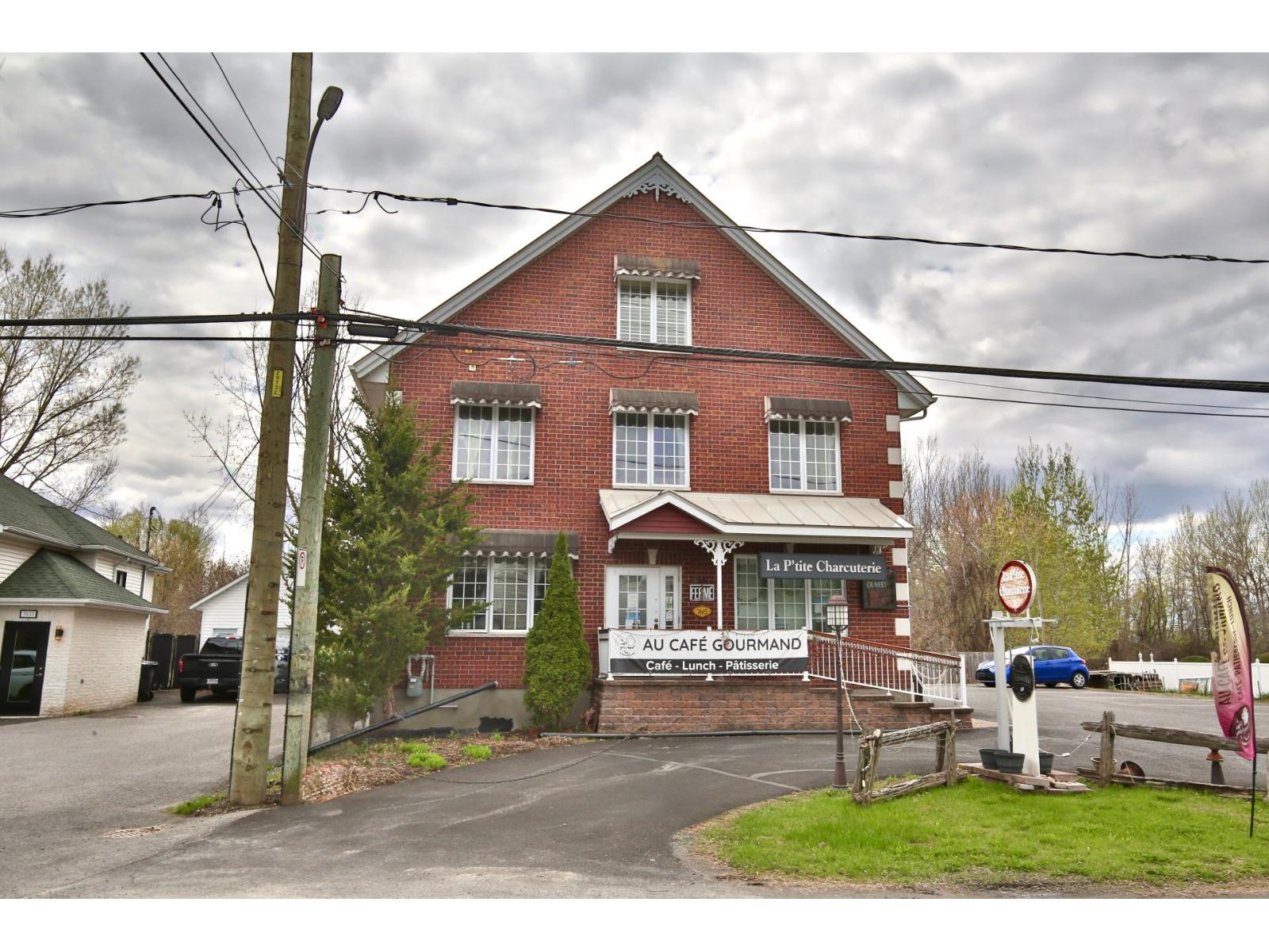 7619 Ch. de Chambly, Longueuil (Saint-Hubert), Quebec J3Y5K2