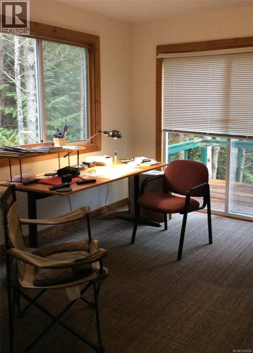 For sale: 1055 Spider Lake Rd, Qualicum Beach, British Columbia V9K2L7 ...
