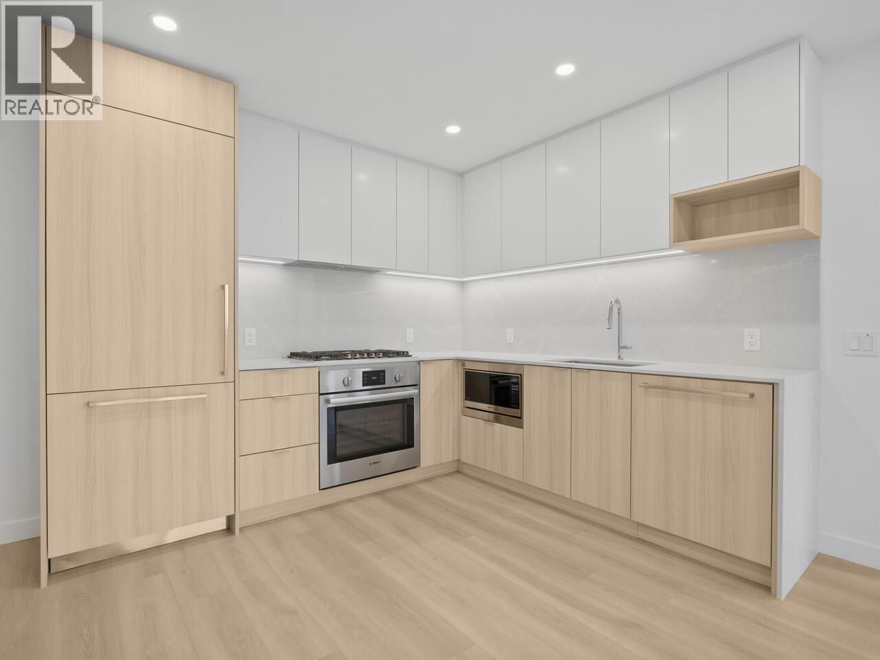 501 6087 WILSON AVENUE|Burnaby, British Columbia V5H0M1