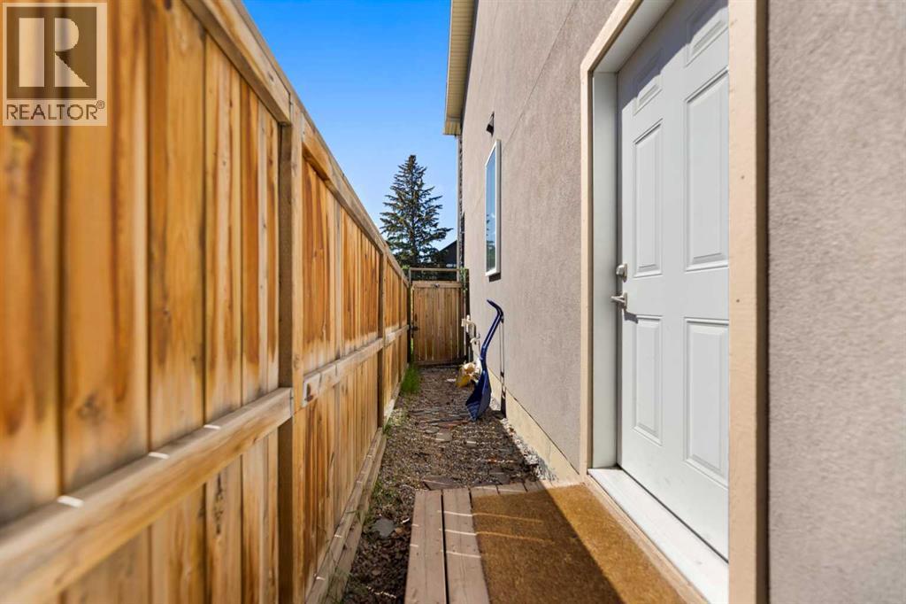 Duplex for Sale in 4410 17 Avenue NW|Calgary, Alberta T3B0N8 4