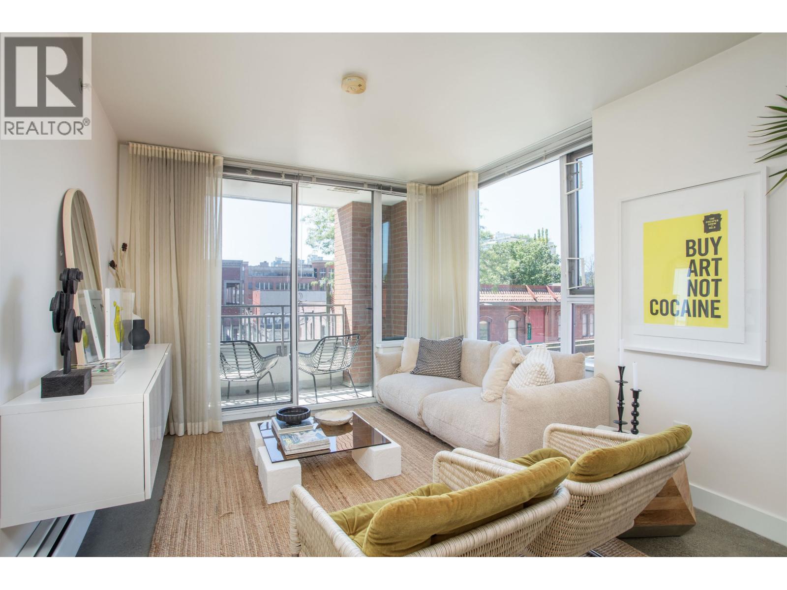307 231 E PENDER STREET|Vancouver, British Columbia V6A0G3
