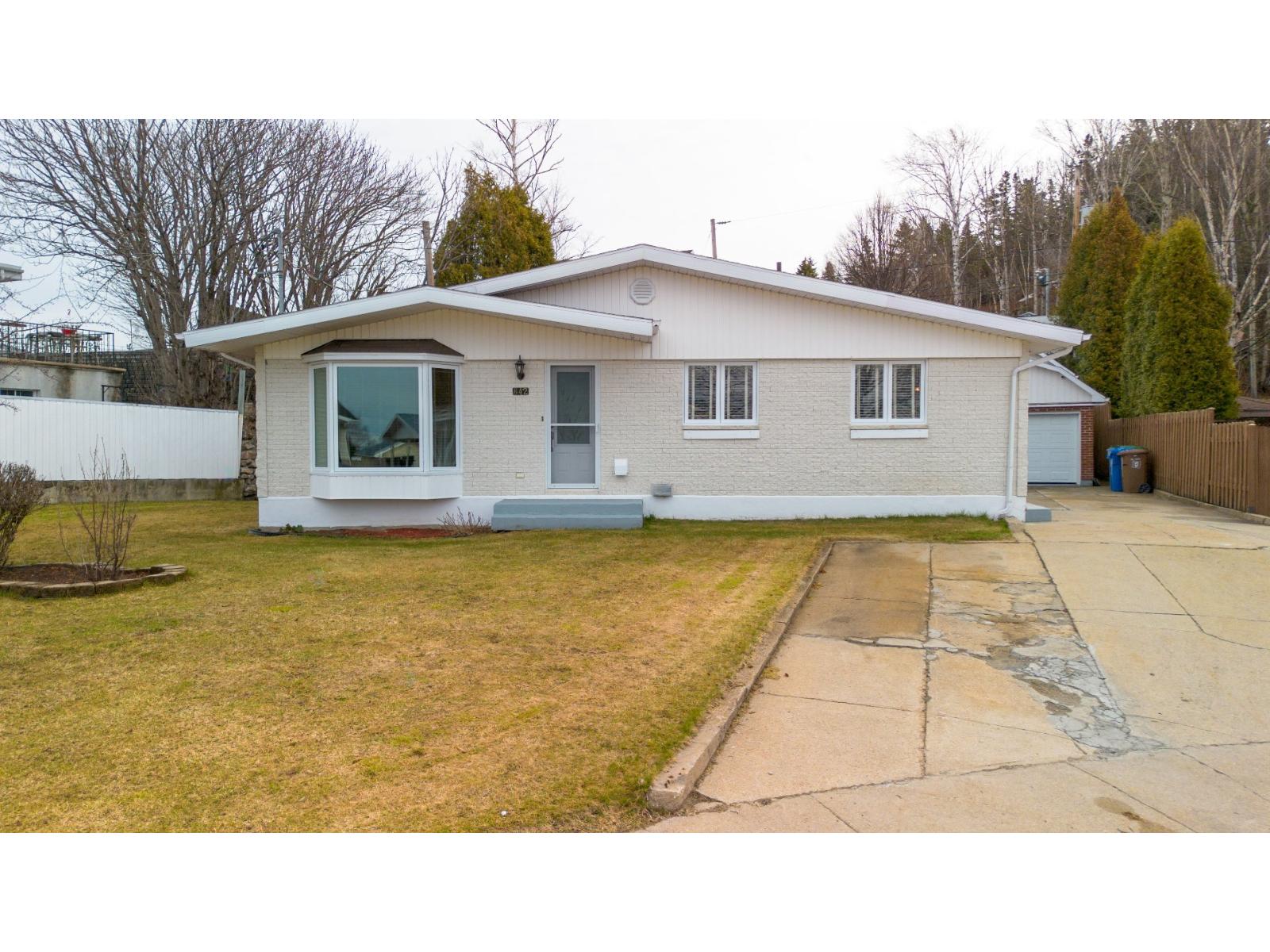 642 Rue Braud, Baie-Comeau, Quebec G5C2L3