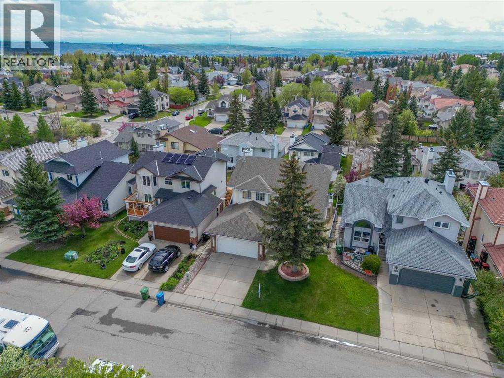 House for Sale in 393 Hawktree Circle NW|Calgary, Alberta T3G2X9