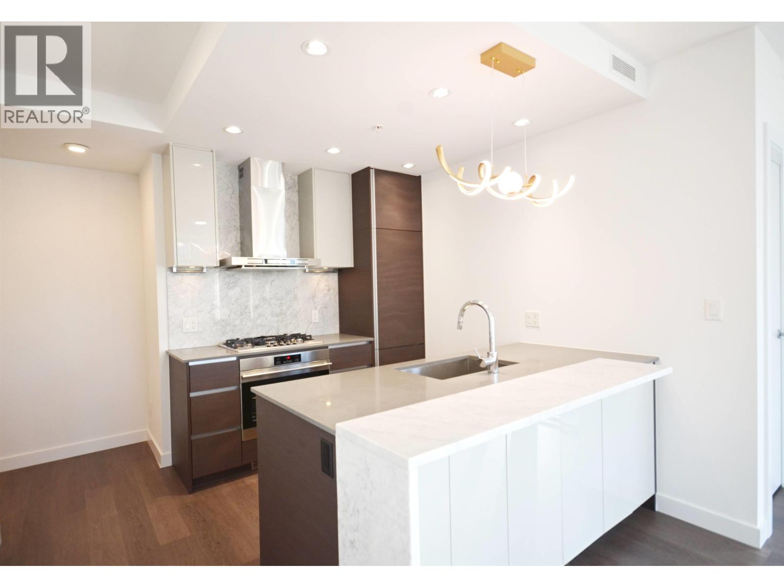 502 6098 STATION STREET|Burnaby, British Columbia V5H0H4