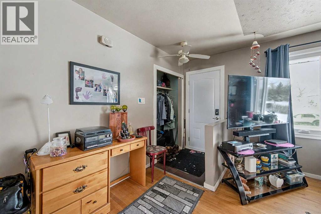 House for Sale in 2428 46 Street SE|Calgary, Alberta T2B1K9 2