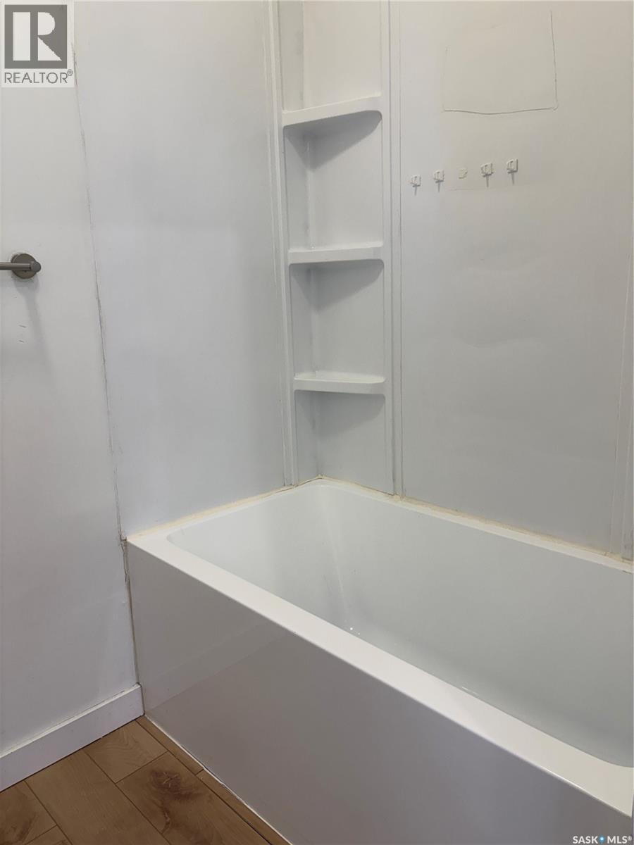 萨斯卡通 Pleasant Hill 翻新双拼别墅 4卧4卫 独立产权 - 8