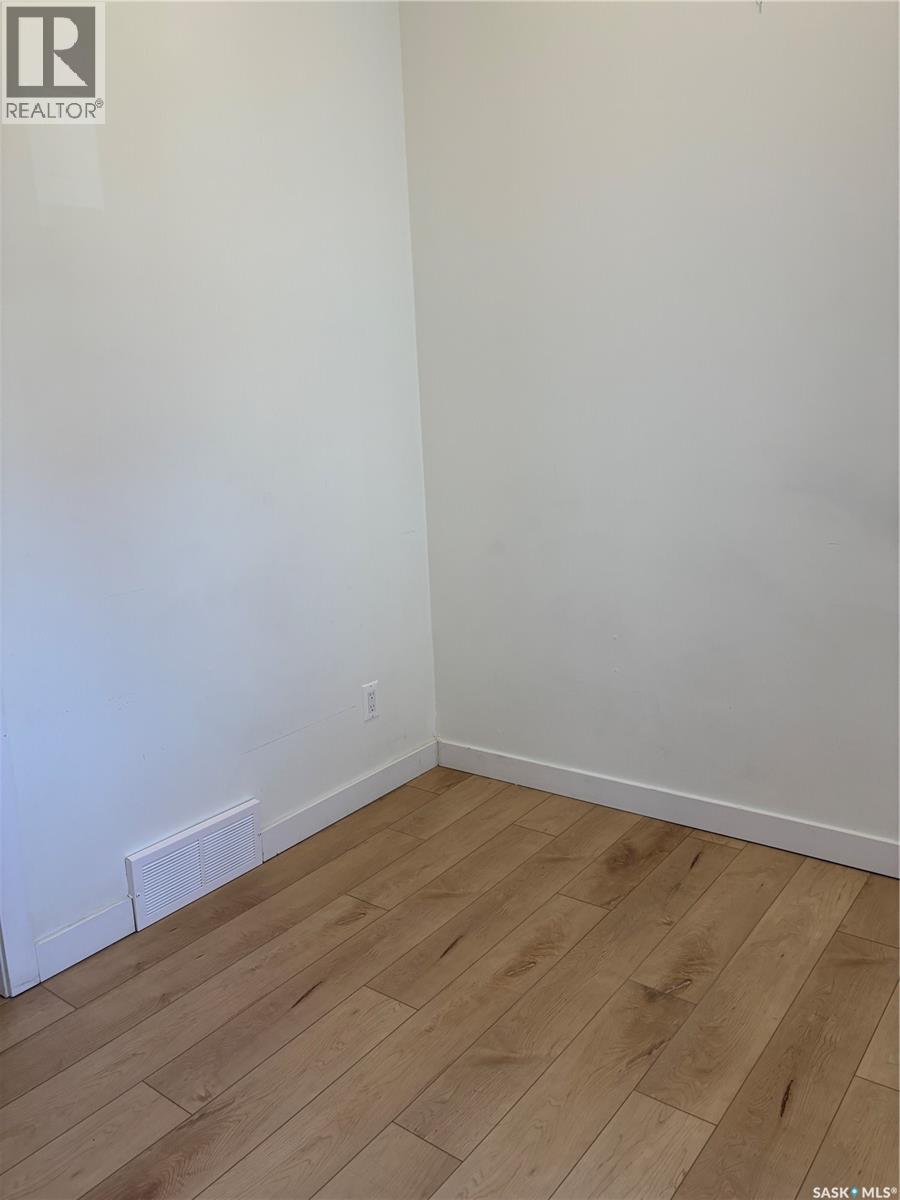 萨斯卡通 Pleasant Hill 翻新双拼别墅 4卧4卫 独立产权 - 11