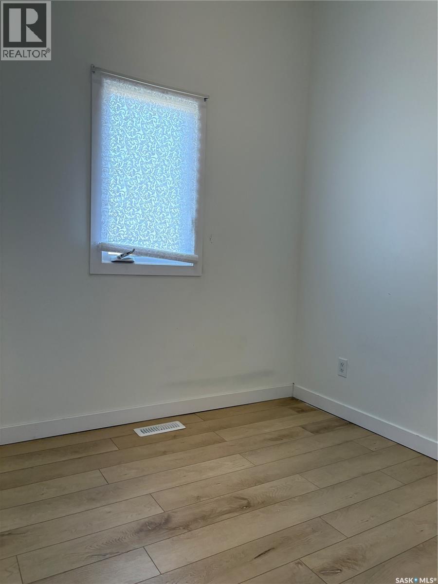 萨斯卡通 Pleasant Hill 翻新双拼别墅 4卧4卫 独立产权 - 12