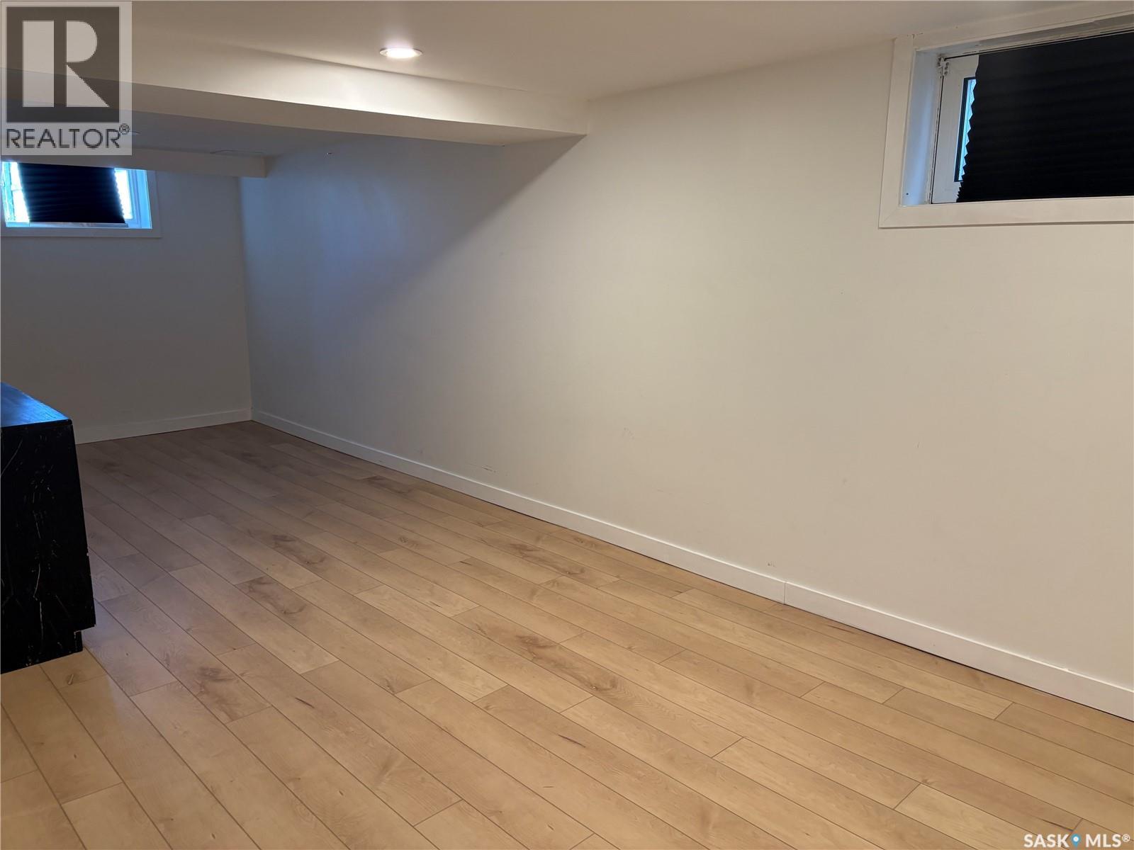 萨斯卡通 Pleasant Hill 翻新双拼别墅 4卧4卫 独立产权 - 14