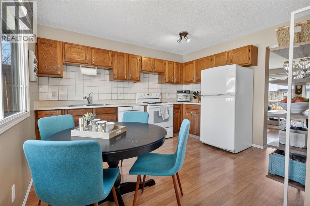 Row / Townhouse for Sale in 161 Midbend Place SE|Calgary, Alberta T2X2K1 5