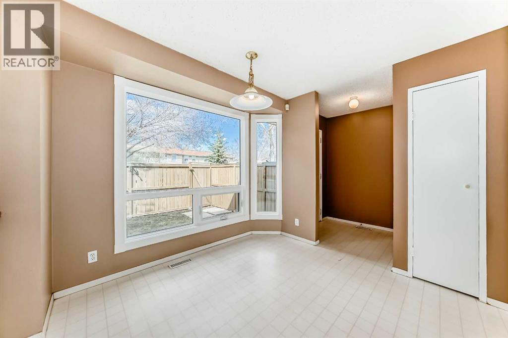 Row / Townhouse for Sale in 98, 123 Queensland Drive SE|Calgary, Alberta T2J5J4 5