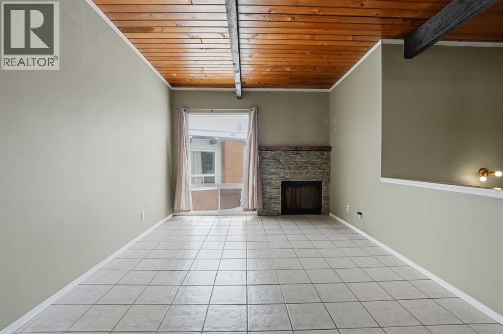 Row / Townhouse for Sale in 107 Pinemont Bay NE|Calgary, Alberta T1Y2V7 3