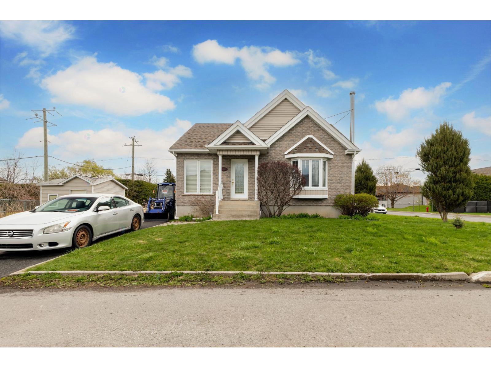 650 Rue Rodolphe-Fournier, Marieville, Quebec J3M1S5