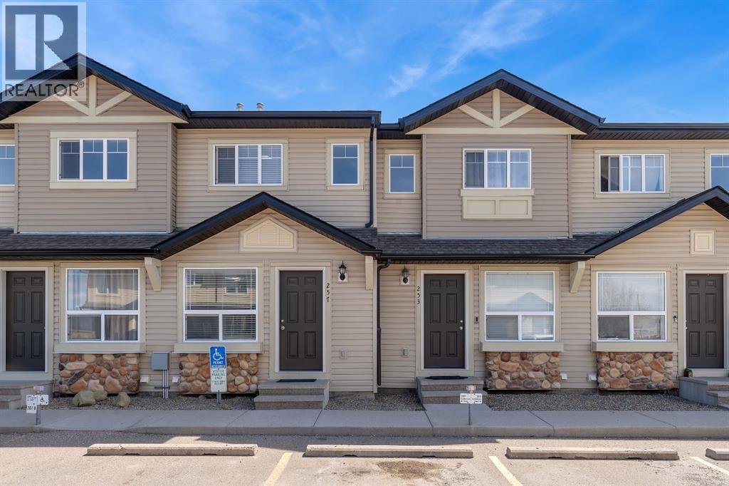Row / Townhouse for Sale in 257 Saddlebrook Point NE|Calgary, Alberta T3J0G4