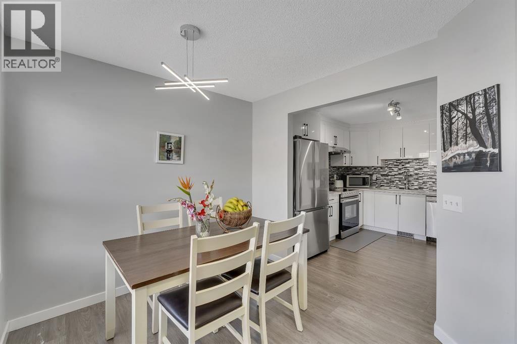 Row / Townhouse for Sale in 257 Saddlebrook Point NE|Calgary, Alberta T3J0G4 5
