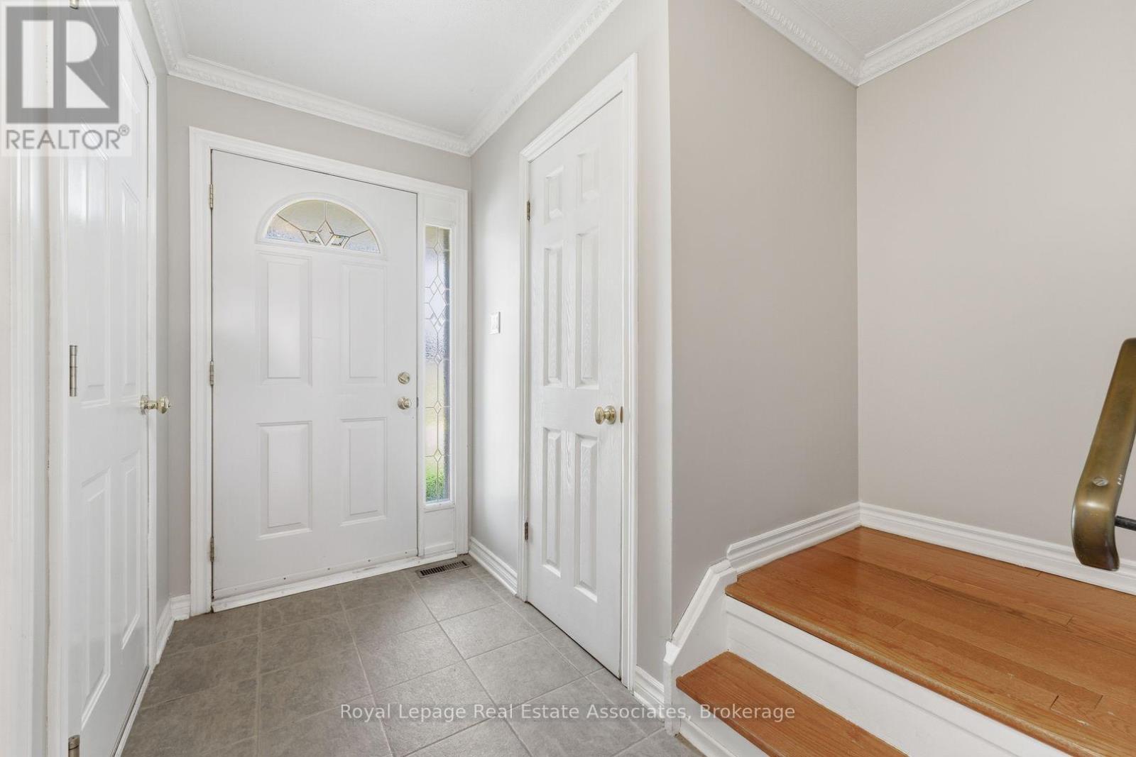 Row / Townhouse for Sale in 5 - 1616 HAIG BOULEVARD|Mississauga (Lakeview), Ontario L5E3C9 3
