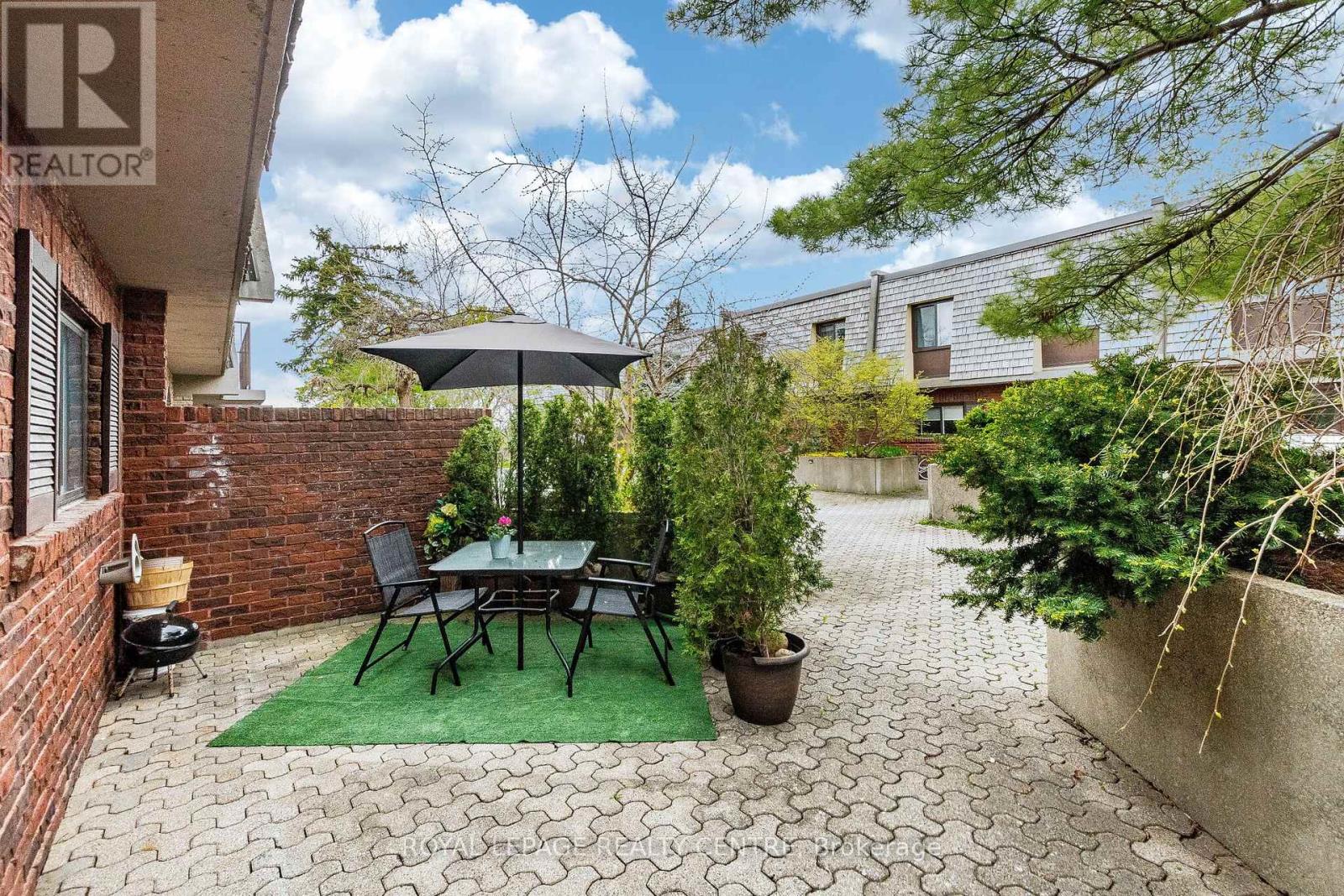 Row / Townhouse for Sale in 139 - 1250 MISSISSAUGA VALLEY BOULEVARD|Mississauga (Mississauga Valleys), Ontario L5A3R6 4