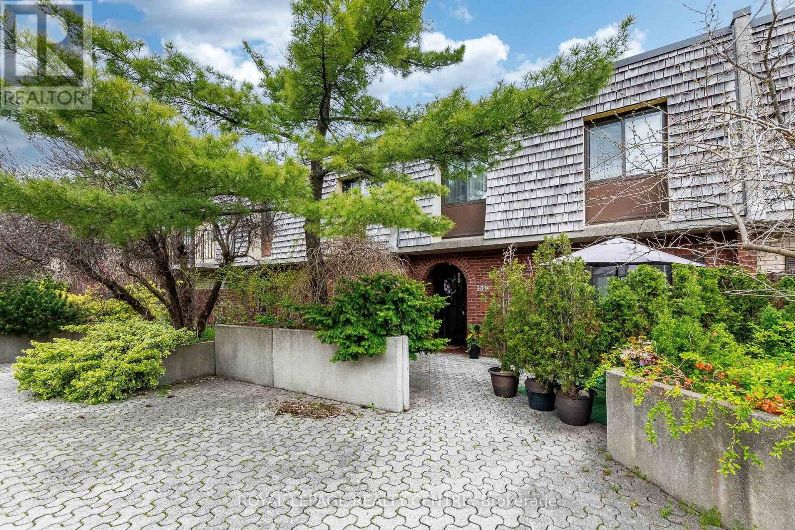 Row / Townhouse for Sale in 139 - 1250 MISSISSAUGA VALLEY BOULEVARD|Mississauga (Mississauga Valleys), Ontario L5A3R6