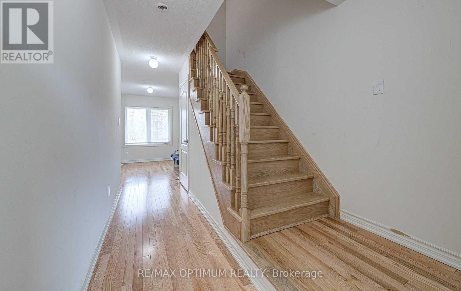 Row / Townhouse for Sale in 6 - 11 AUTUMNWOOD AVENUE|Brampton (Credit Valley), Ontario L6Y6G3 2