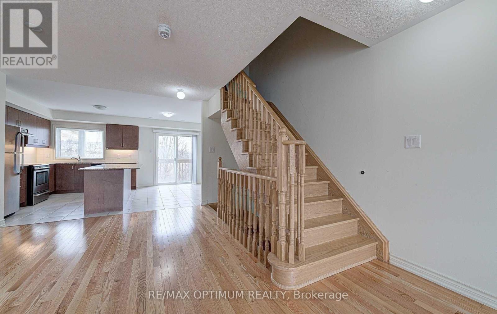 Row / Townhouse for Sale in 6 - 11 AUTUMNWOOD AVENUE|Brampton (Credit Valley), Ontario L6Y6G3 3