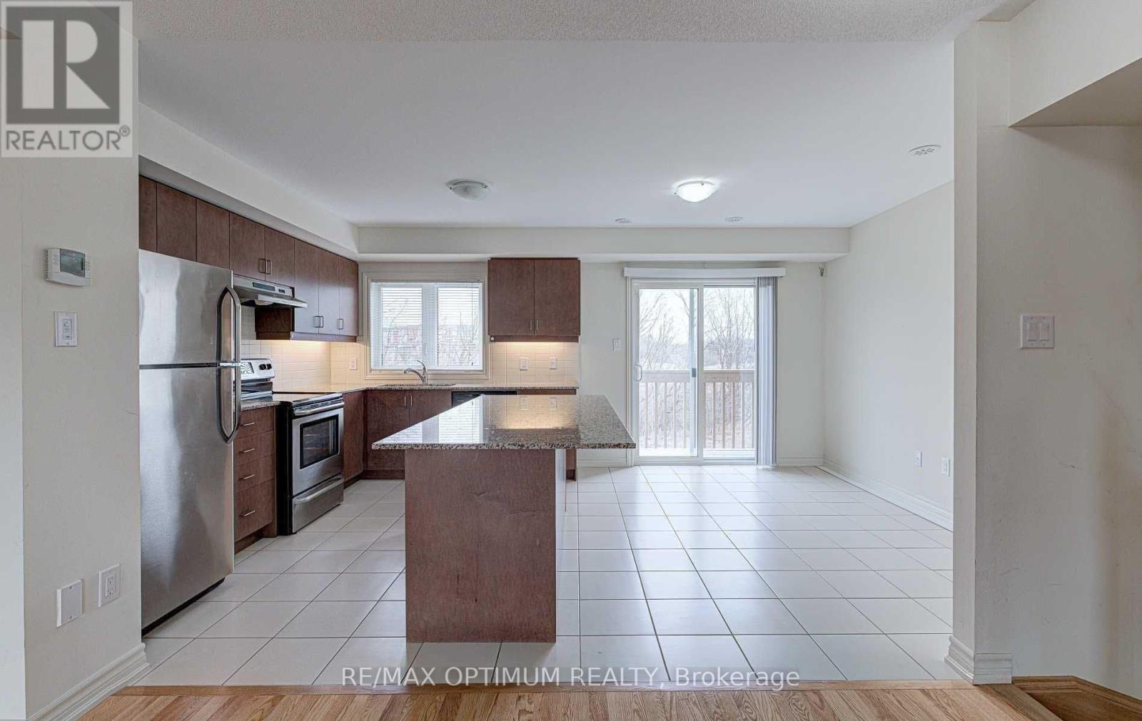 Row / Townhouse for Sale in 6 - 11 AUTUMNWOOD AVENUE|Brampton (Credit Valley), Ontario L6Y6G3 4