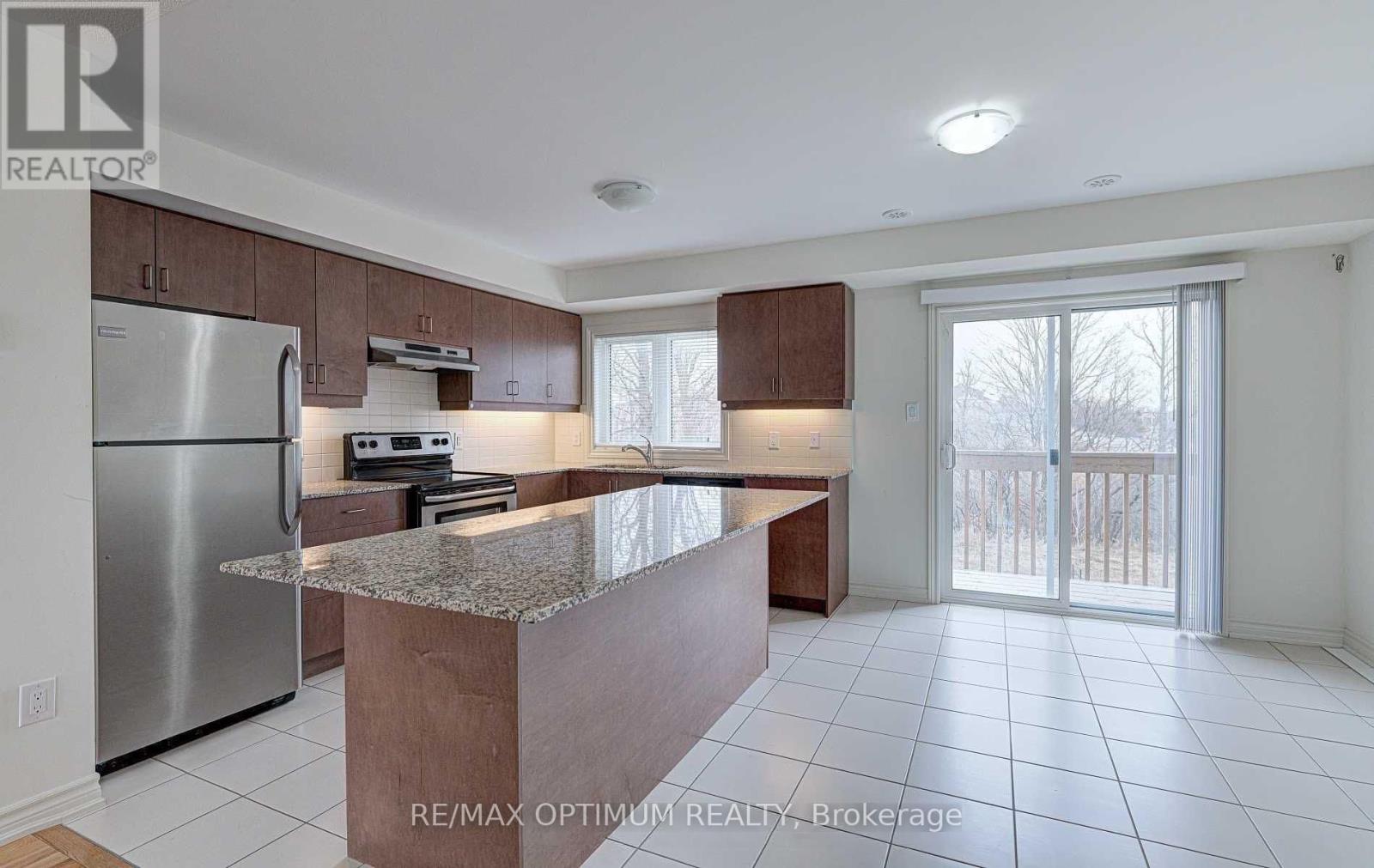 Row / Townhouse for Sale in 6 - 11 AUTUMNWOOD AVENUE|Brampton (Credit Valley), Ontario L6Y6G3 5
