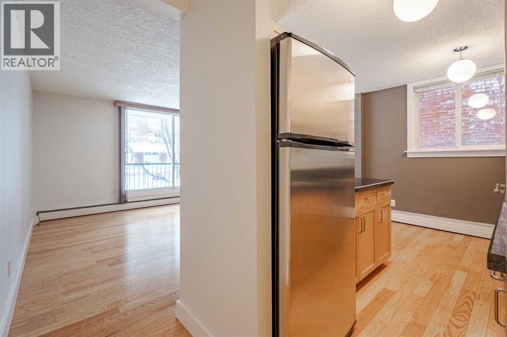 Apartment for Sale in 105, 934 2 Avenue NW|Calgary, Alberta T2N0E6 5