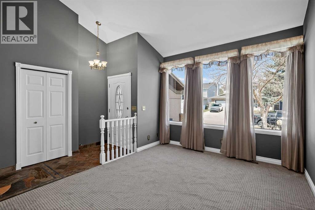 House for Sale in 67 Woodstock Road SW|Calgary, Alberta T2W5W3 4