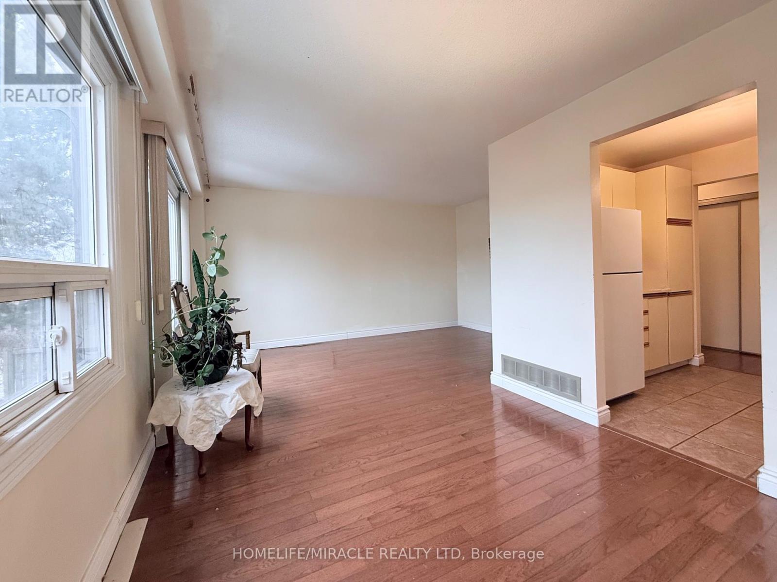 Row / Townhouse for Sale in 3510 SOUTH MILLWAY E|Mississauga (Erin Mills), Ontario L5L3T9 2
