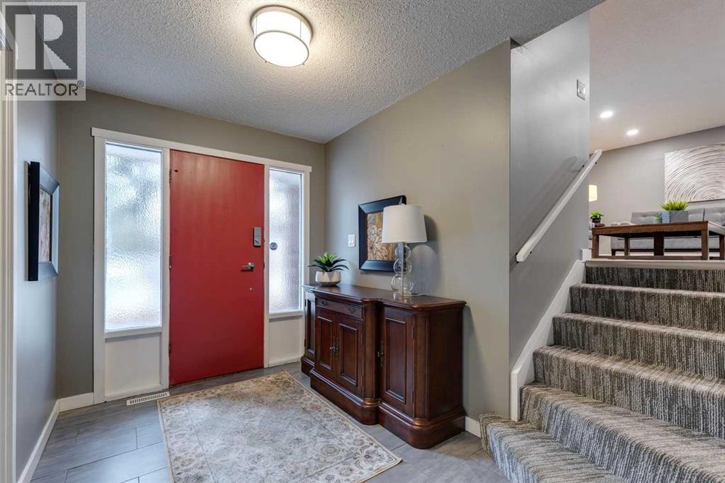 House for Sale in 4023 Varmoor Road NW|Calgary, Alberta T3A0B1 3