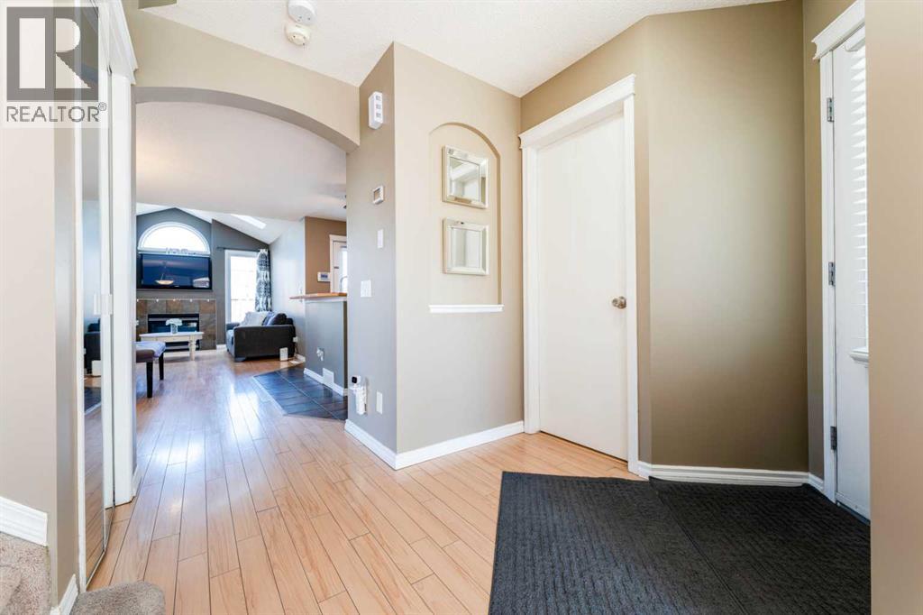 House for Sale in 140 Prestwick Avenue SE|Calgary, Alberta T2Z3S6 3