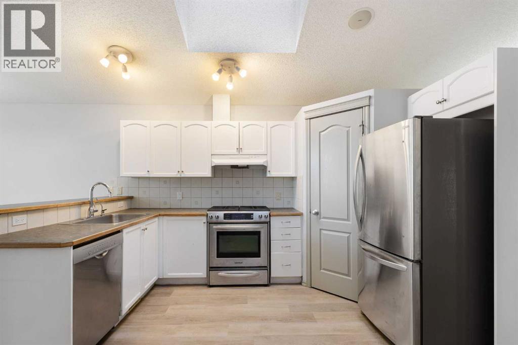 House for Sale in 252 Prestwick Heights SE|Calgary, Alberta T2Z4K3 4